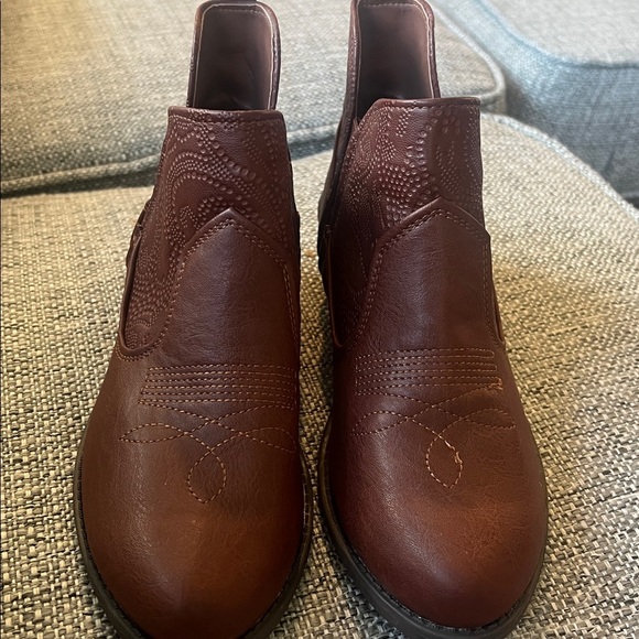 Easy Street Women's Legend Western Ankle Boot - Picture 6 of 11